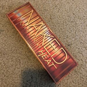 Urban Decay Naked Heat Eyeshadow Palette